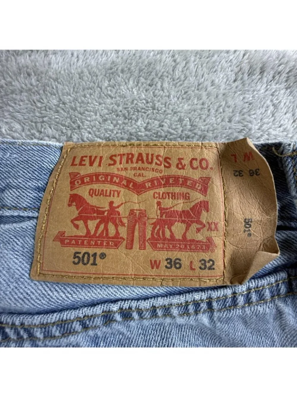 Levis 501 Jeans Mens 36x32 Blue Light Wash Button Fly Straight Leg Denim Western